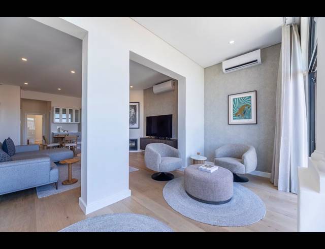 2 BEDROOM APARTMENT TO LET IN SEA POINT